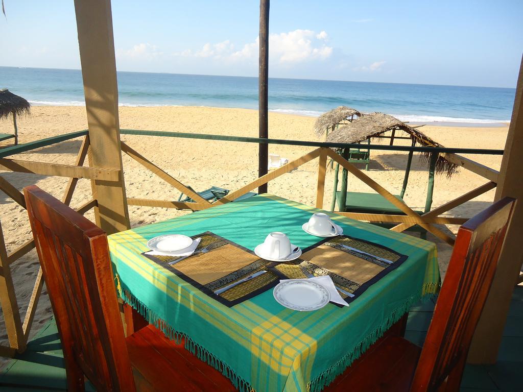 Whitepearl Beach Hikkaduwa Buitenkant foto