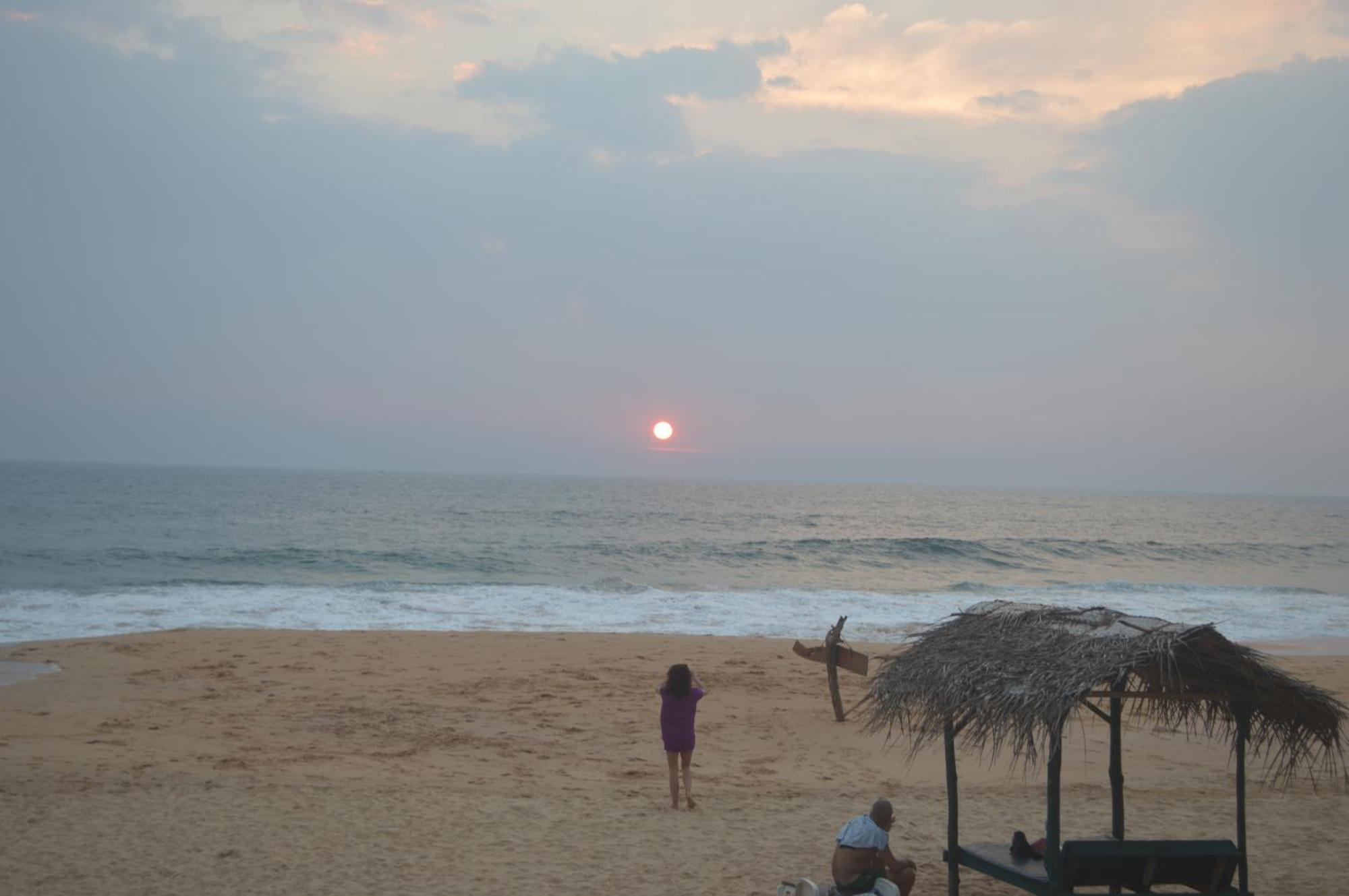 Whitepearl Beach Hikkaduwa Buitenkant foto