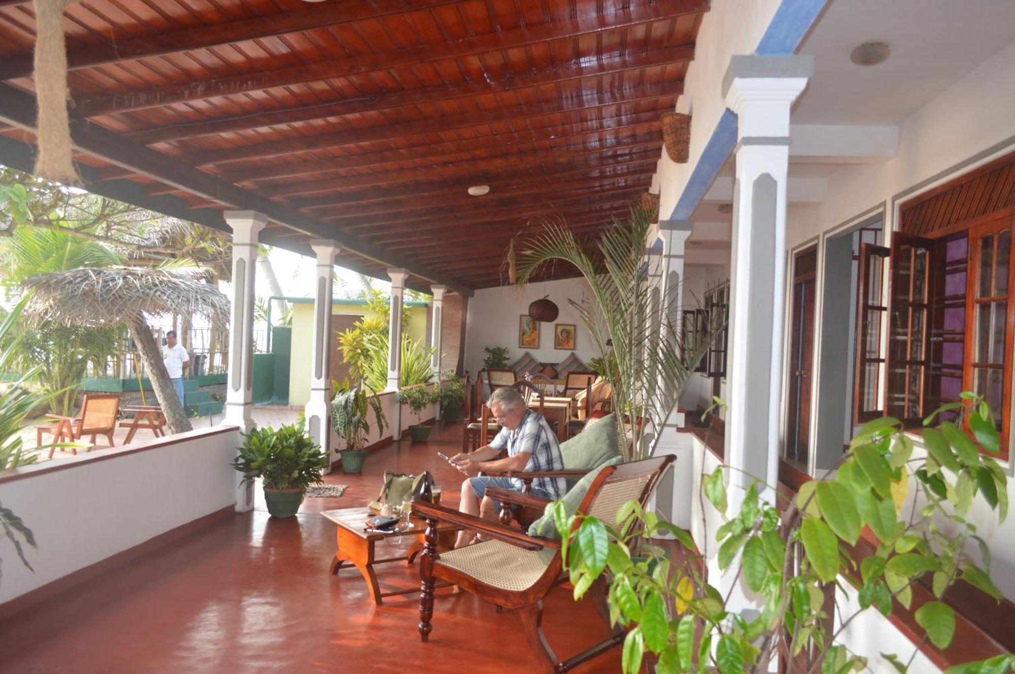 Whitepearl Beach Hikkaduwa Buitenkant foto