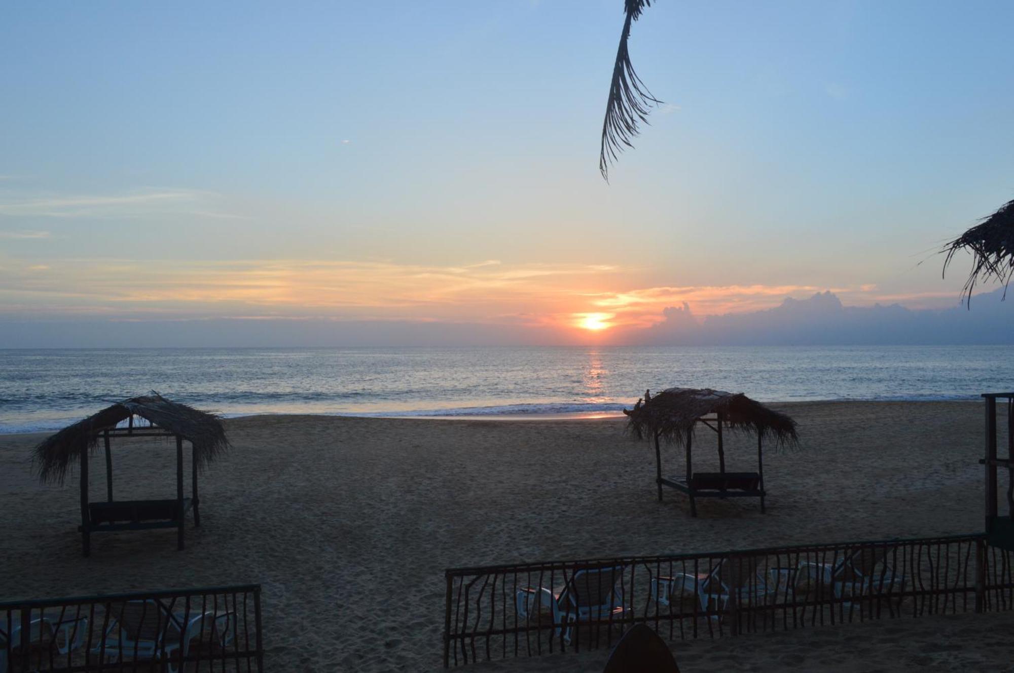Whitepearl Beach Hikkaduwa Buitenkant foto