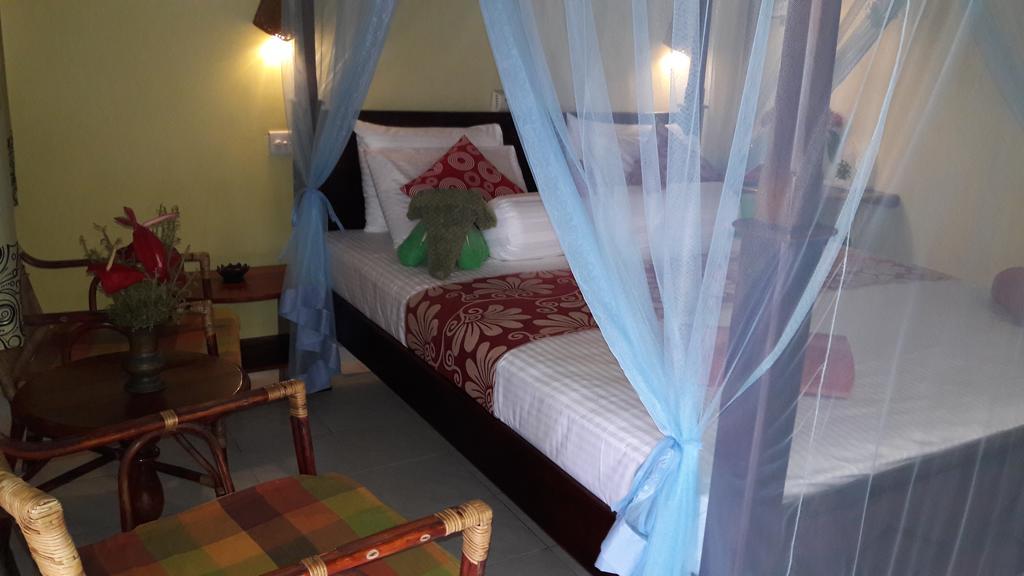 Whitepearl Beach Hikkaduwa Buitenkant foto