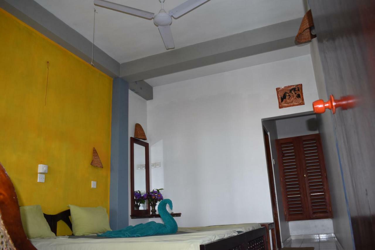 Whitepearl Beach Hikkaduwa Buitenkant foto