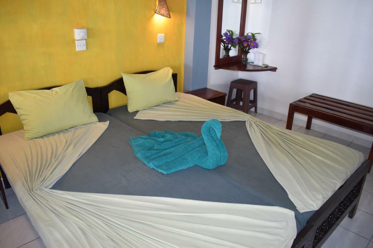 Whitepearl Beach Hikkaduwa Buitenkant foto