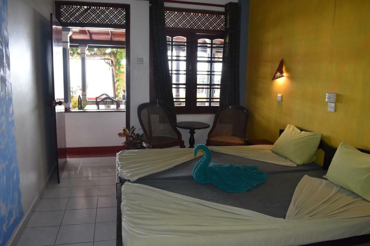Whitepearl Beach Hikkaduwa Buitenkant foto