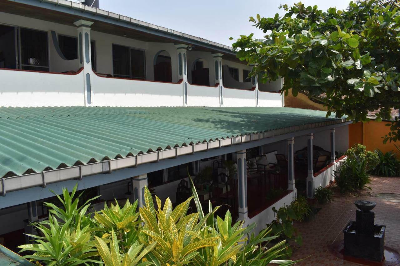 Whitepearl Beach Hikkaduwa Buitenkant foto