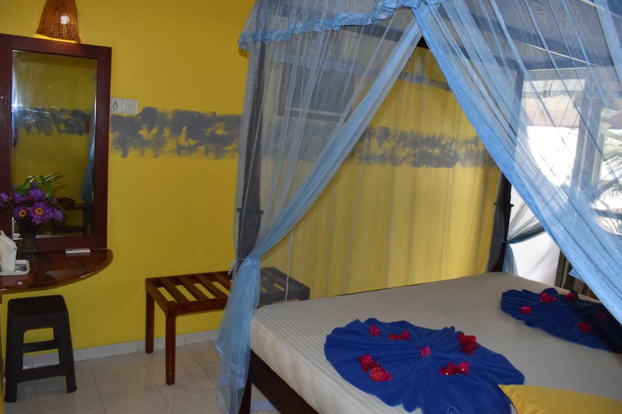 Whitepearl Beach Hikkaduwa Buitenkant foto