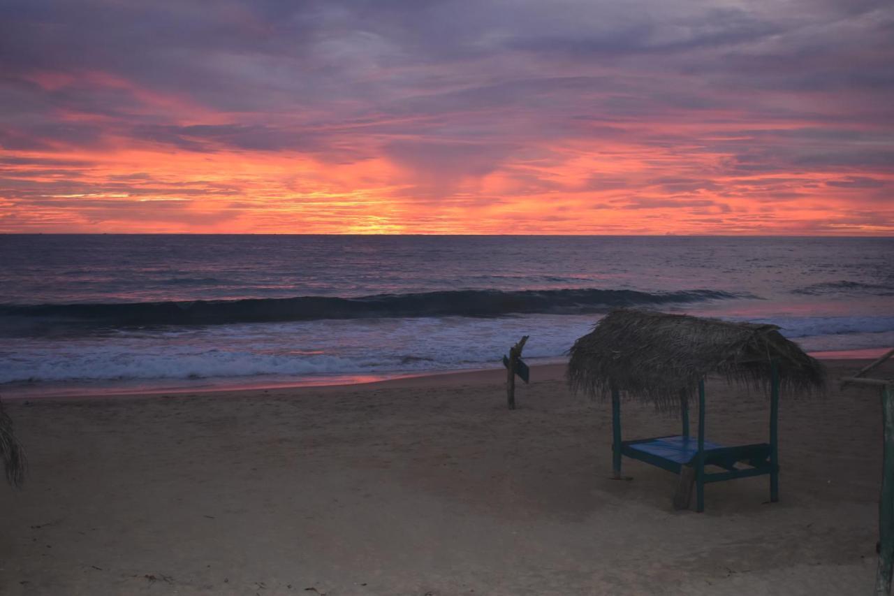 Whitepearl Beach Hikkaduwa Buitenkant foto